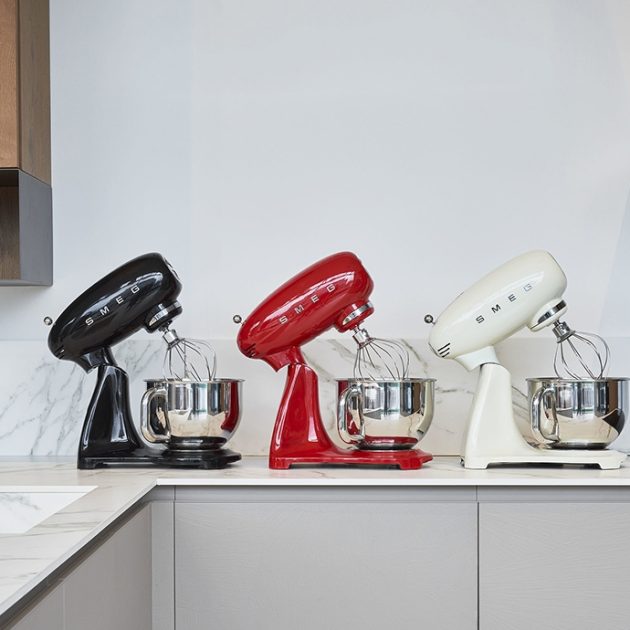 العجان الإيطالي الأصلي Smeg 4.8 L